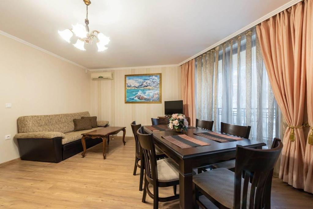 Vazov Residence , Two Bedroom Top Centre Apartment ヴァルナ エクステリア 写真