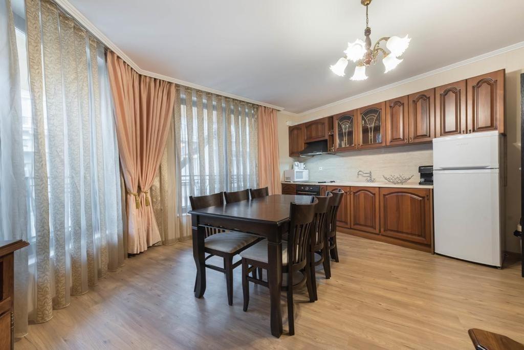 Vazov Residence , Two Bedroom Top Centre Apartment ヴァルナ エクステリア 写真